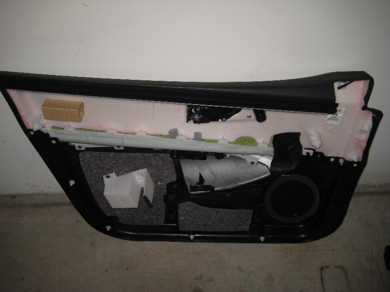 Nissan-Rogue-Interior-Door-Panel-Removal-Guide-023