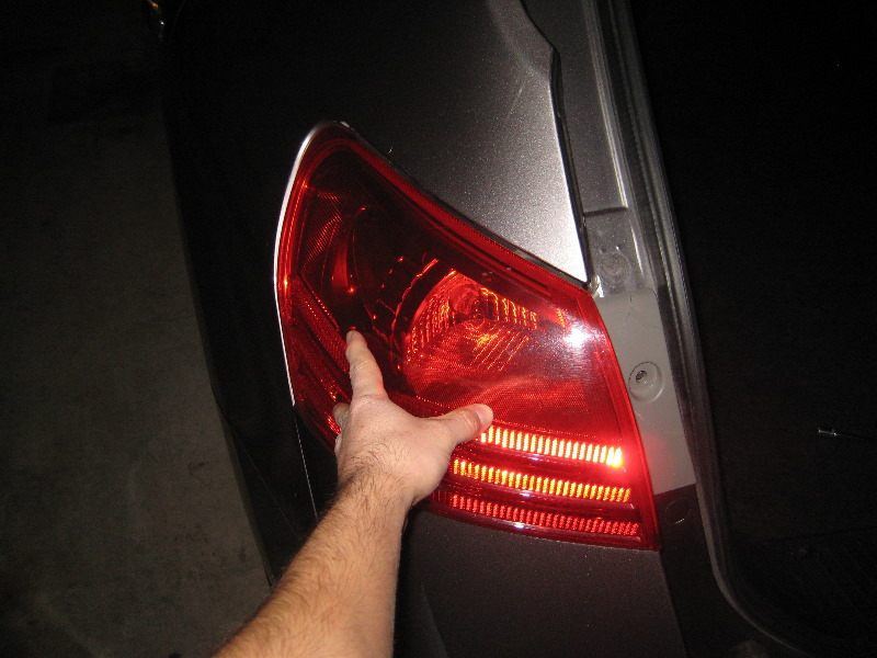 Nissan-Rogue-Tail-Light-Bulbs-Replacement-Guide-019