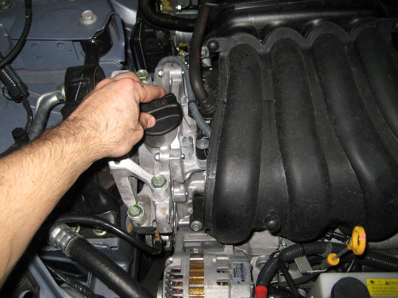 Nissan-Versa-MR18DE-I4-Engine-Oil-Change-Guide-019