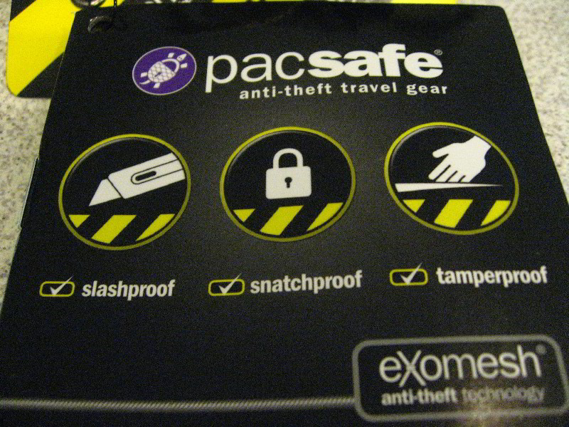 Pacsafe-TravelSafe-12L-Anti-Theft-Bag-Review-005