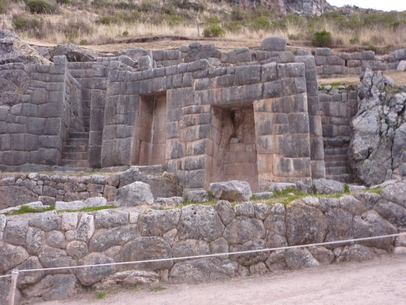 Puca-Pucara-Red-Fort-Incan-Ruins-Cusco-Peru-020