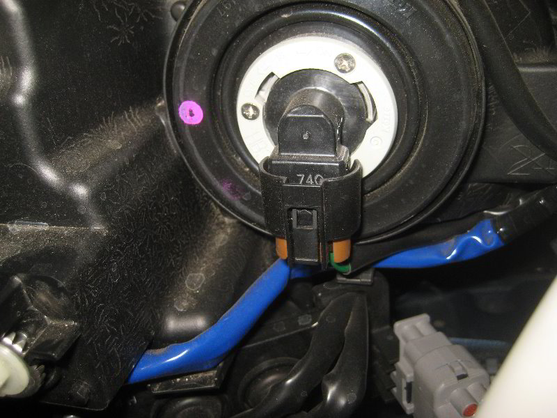 Subaru-Forester-Headlight-Bulbs-Replacement-Guide-014
