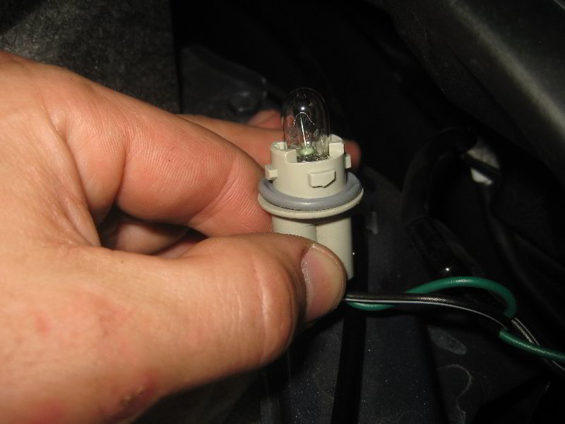 Subaru-Forester-Headlight-Bulbs-Replacement-Guide-040