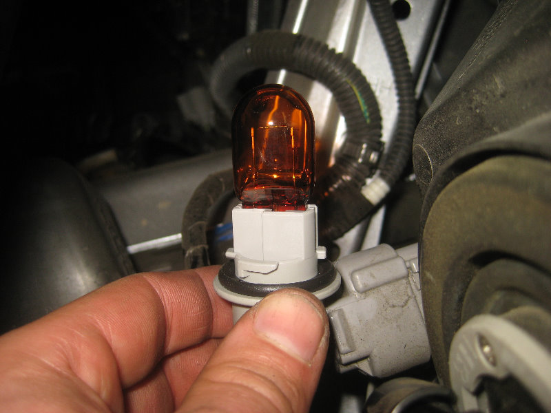 Subaru-Outback-Headlight-Bulbs-Replacement-Guide-025