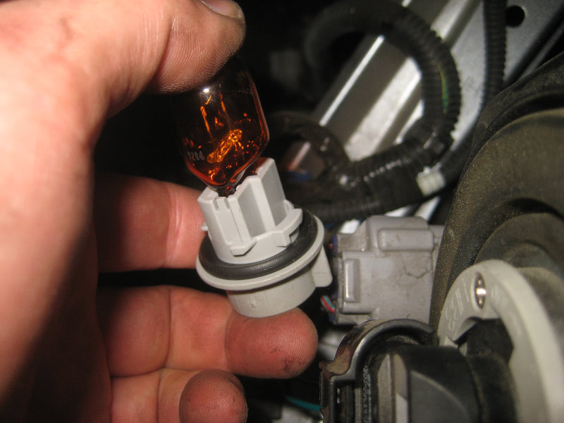 Subaru-Outback-Headlight-Bulbs-Replacement-Guide-027