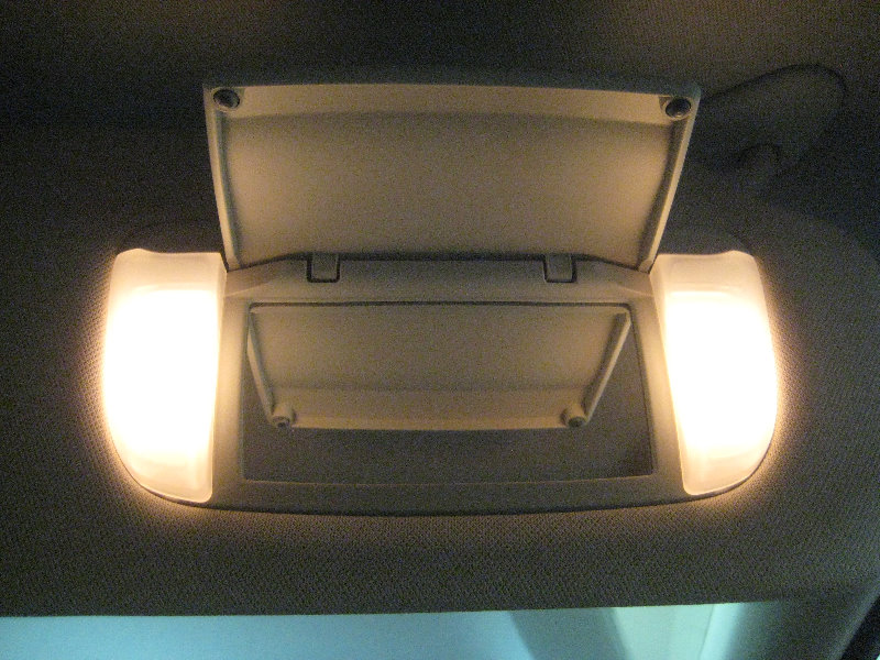 Subaru-Outback-Vanity-Mirror-Light-Bulbs-Replacement-Guide-012