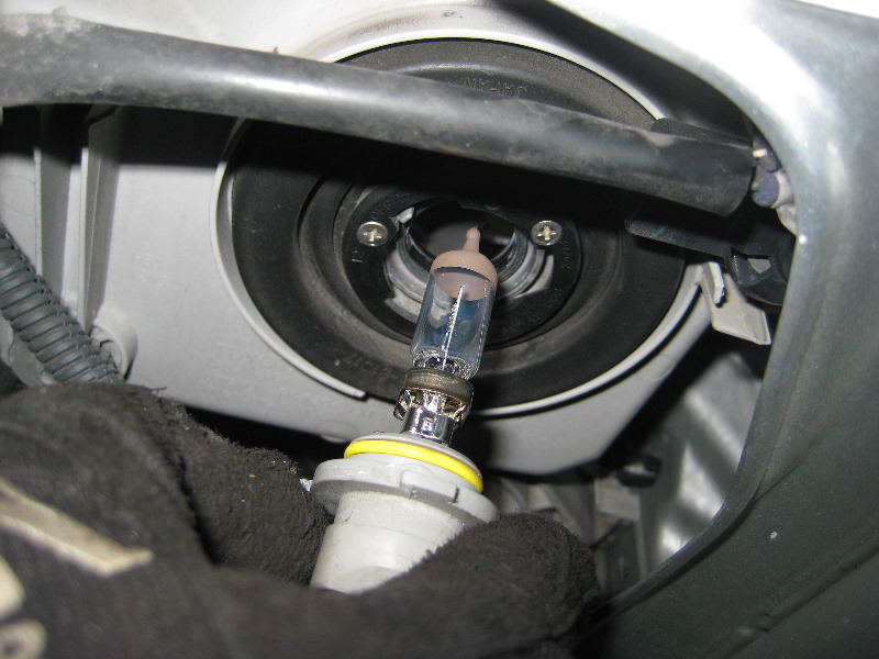 Toyota-4Runner-Headlight-Bulbs-Replacement-Guide-012