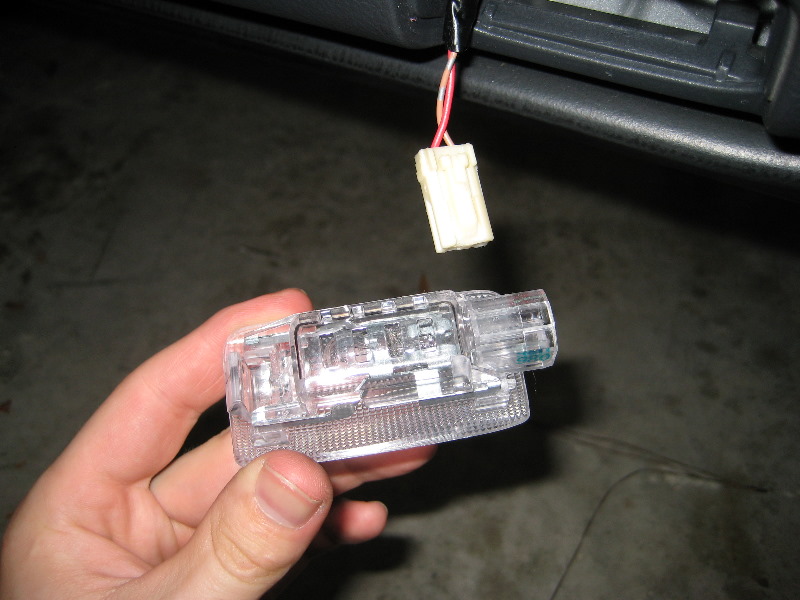 Toyota-Camry-Courtesy-Step-Light-Bulbs-Replacement-Guide-005