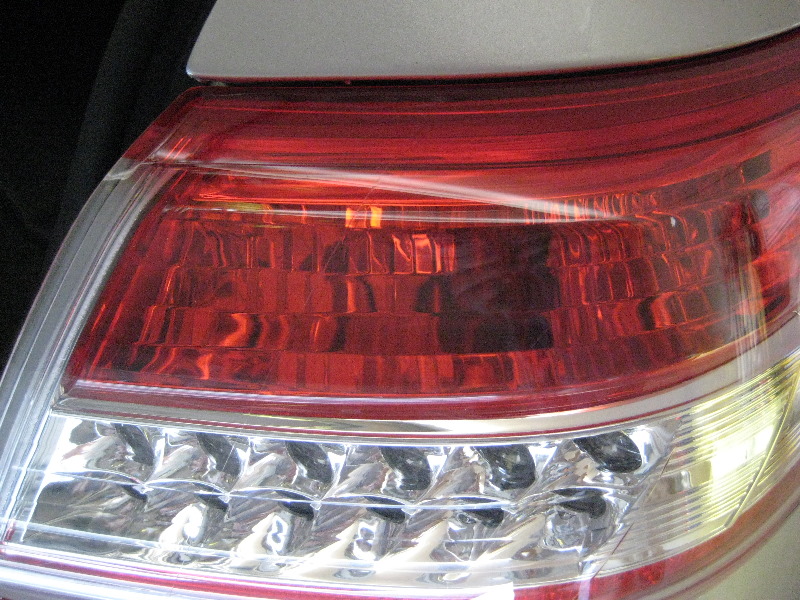 Toyota-Camry-Tail-Light-Bulbs-Replacement-Guide-002