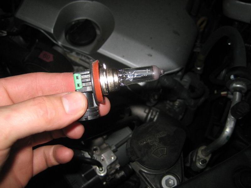 Toyota-Highlander-Headlight-Bulbs-Replacement-Guide-006