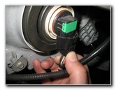 Toyota-Highlander-Headlight-Bulbs-Replacement-Guide-003
