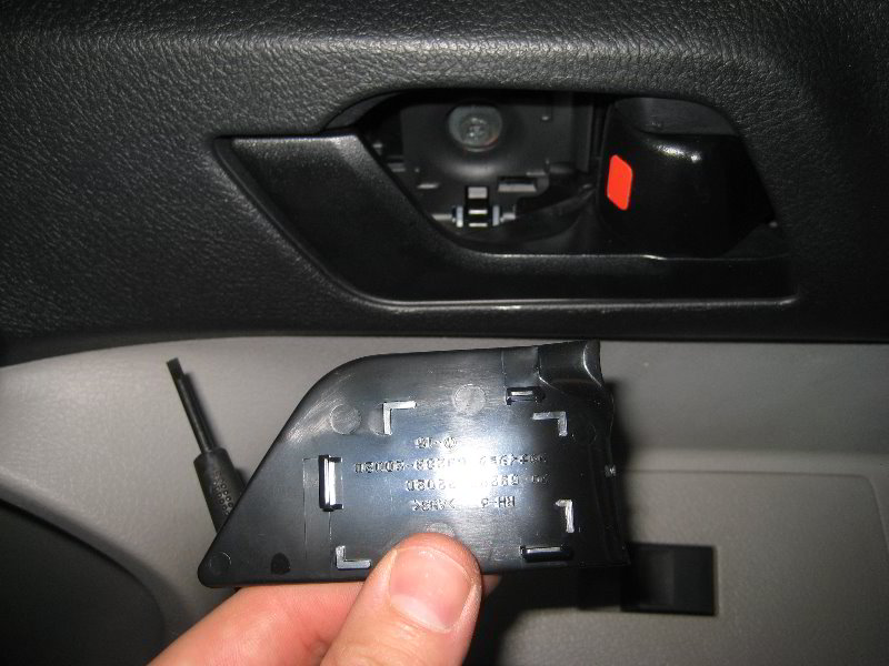 Toyota-Highlander-Interior-Door-Panel-Removal-Guide-005