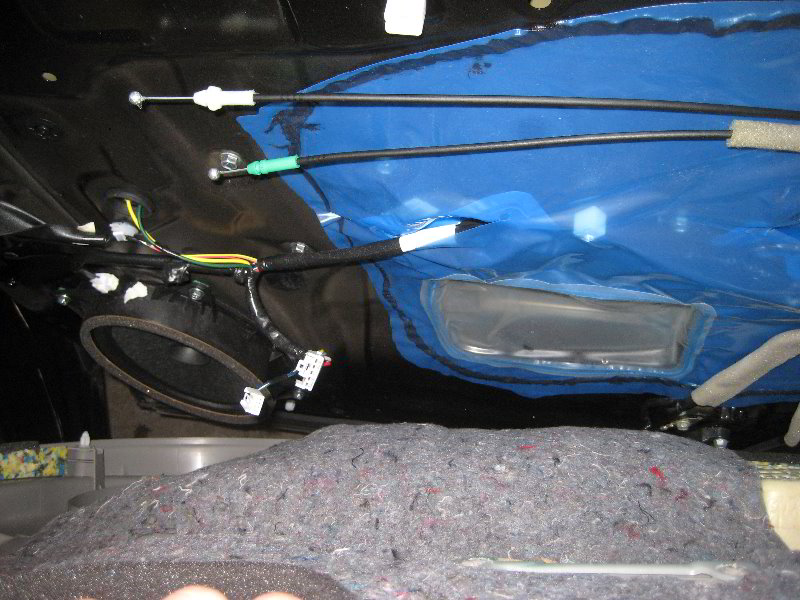 Toyota-Highlander-Interior-Door-Panel-Removal-Guide-036