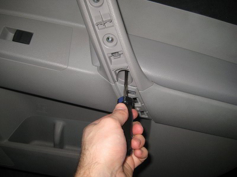 Toyota-Highlander-Interior-Door-Panel-Removal-Guide-050