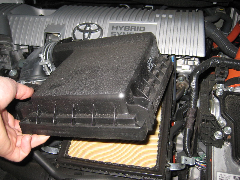 Toyota-Prius-Engine-Air-Filter-Replacement-Guide-004
