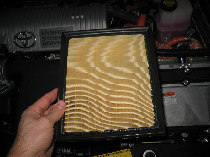 Toyota-Prius-Engine-Air-Filter-Replacement-Guide-006