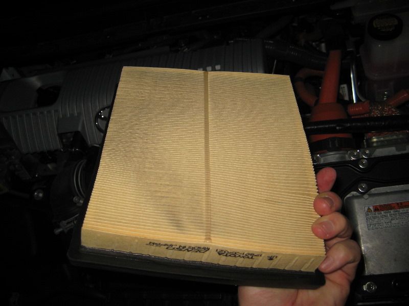 Toyota-Prius-Engine-Air-Filter-Replacement-Guide-007