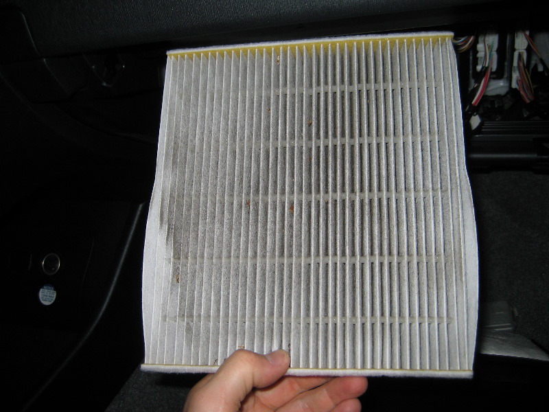 Toyota-Prius-Cabin-Air-Filter-Replacement-Guide-013