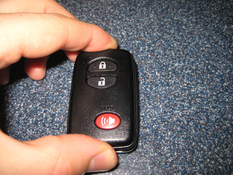 Toyota-Prius-Smart-Key-Fob-Battery-Replacement-Guide-017