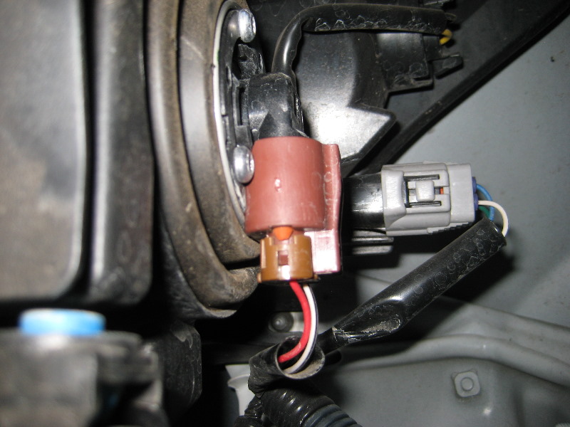 Toyota-RAV4-Headlight-Bulbs-Replacement-Guide-009