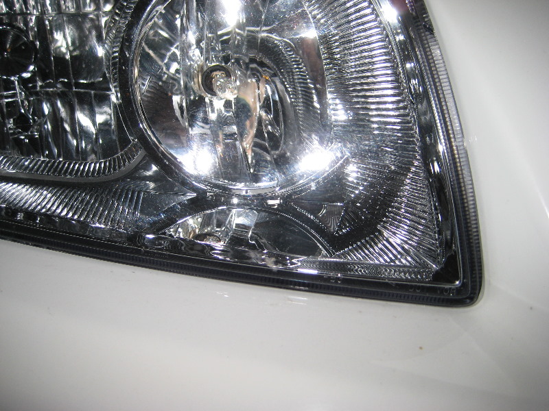 Toyota-RAV4-Headlight-Bulbs-Replacement-Guide-010