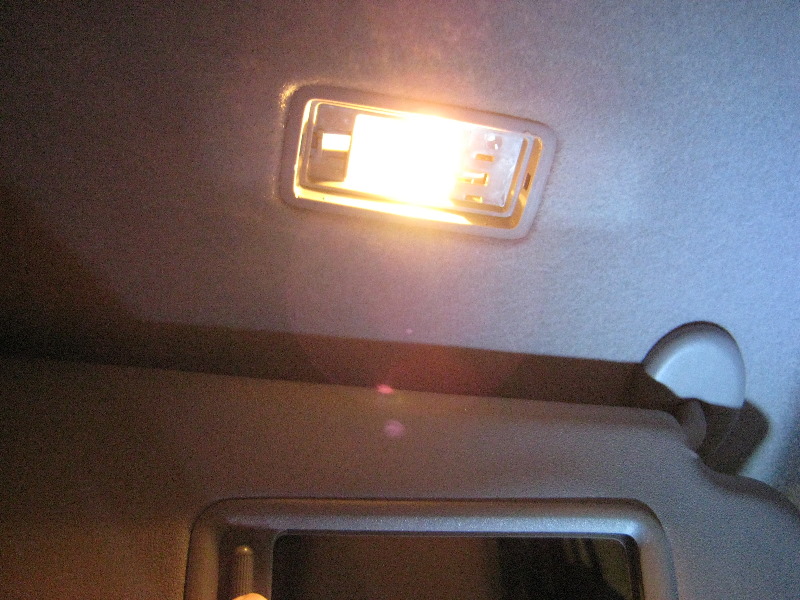 Toyota-RAV4-Vanity-Mirror-Light-Bulb-Replacement-Guide-009