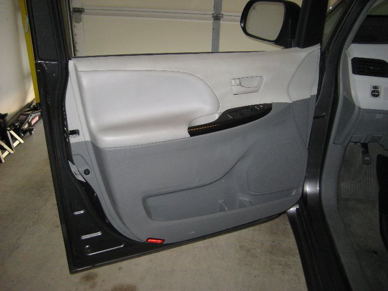 Toyota-Sienna-Interior-Door-Panel-Removal-Guide-001