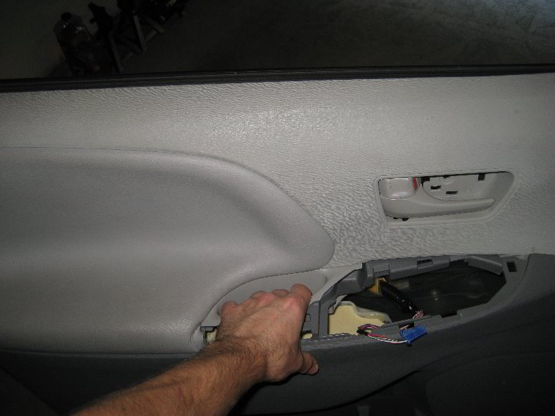 Toyota-Sienna-Interior-Door-Panel-Removal-Guide-019