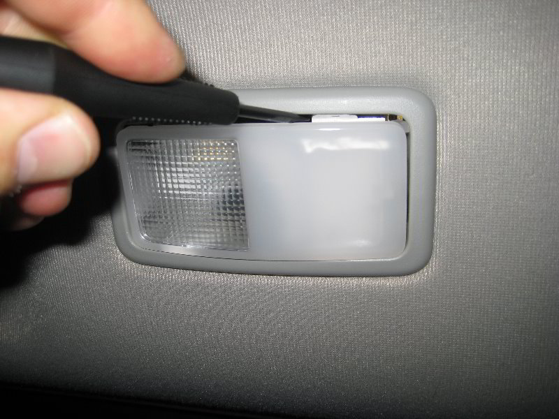Toyota-Sienna-Rear-Passenger-Reading-Light-Bulbs-Replacement-Guide-002
