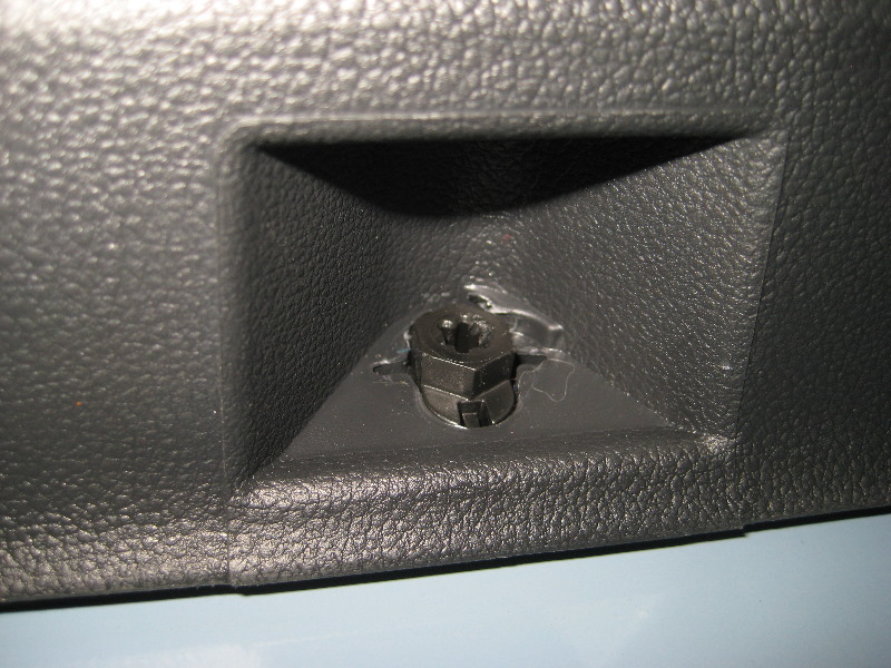 VW-Beetle-Interior-Door-Panel-Removal-Guide-037
