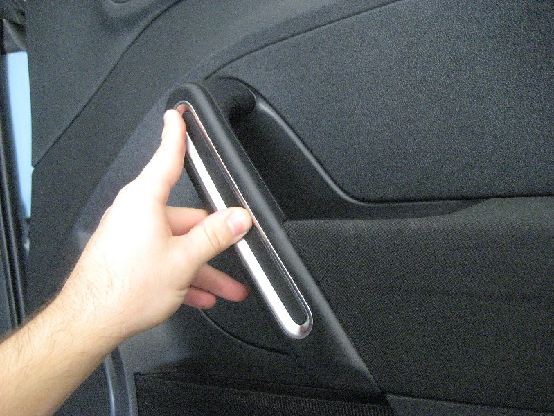 VW-Beetle-Interior-Door-Panel-Removal-Guide-043