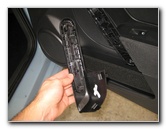 VW-Beetle-Interior-Door-Panel-Removal-Guide-004