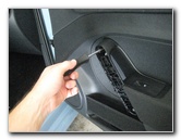 VW-Beetle-Interior-Door-Panel-Removal-Guide-040