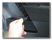 VW-Beetle-Interior-Door-Panel-Removal-Guide-041