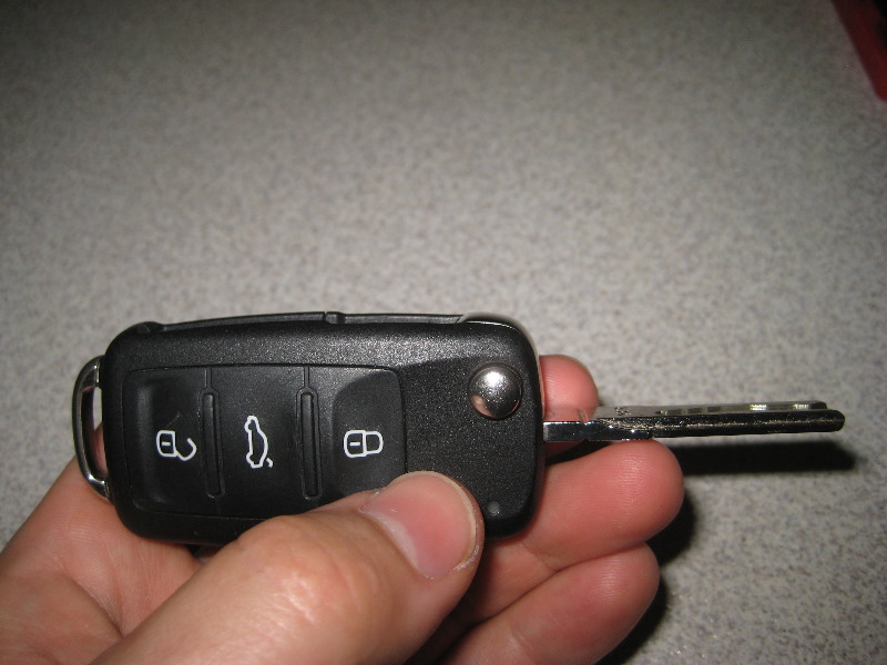 VW-Beetle-Key-Fob-Battery-Replacement-Guide-004