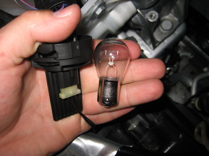 VW-Jetta-Headlight-Bulbs-Replacement-Guide-017