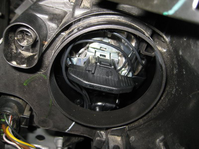 VW-Jetta-Headlight-Bulbs-Replacement-Guide-024