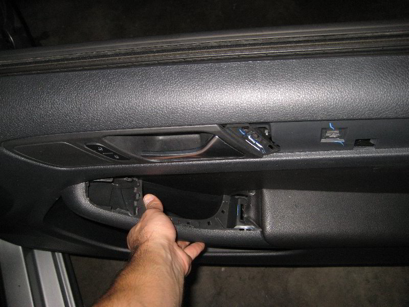 VW-Jetta-Interior-Door-Panel-Speaker-Replacement-Guide-028