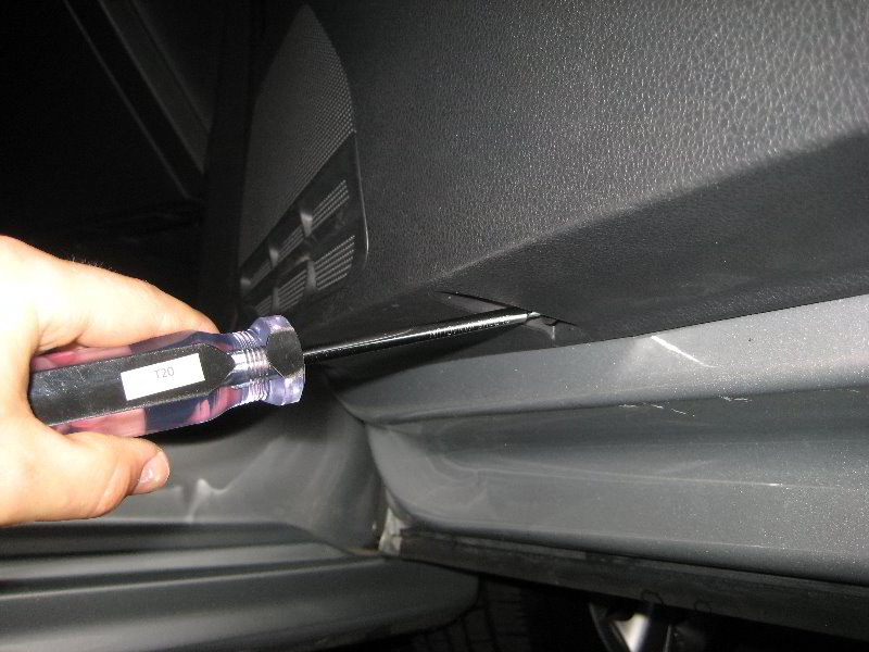 VW-Jetta-Interior-Door-Panel-Speaker-Replacement-Guide-054