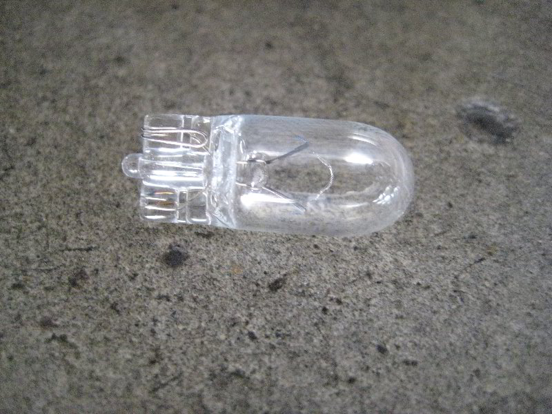 VW-Jetta-License-Plate-Light-Bulbs-Replacement-Guide-008