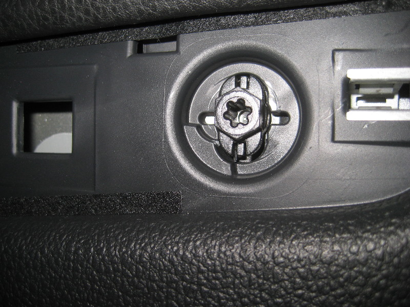 2012-2015-VW-Passat-Interior-Door-Panel-Removal-Guide-017