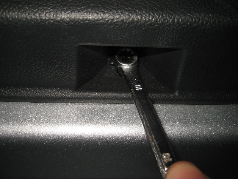 2012-2015-VW-Passat-Interior-Door-Panel-Removal-Guide-019