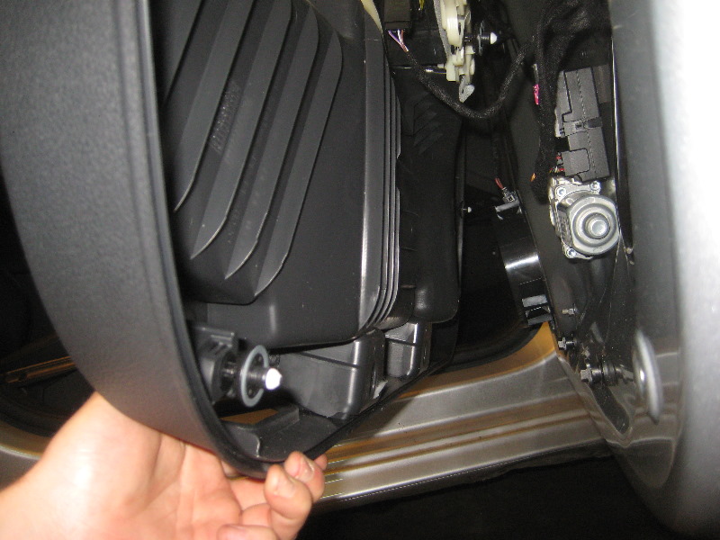 2012-2015-VW-Passat-Interior-Door-Panel-Removal-Guide-024