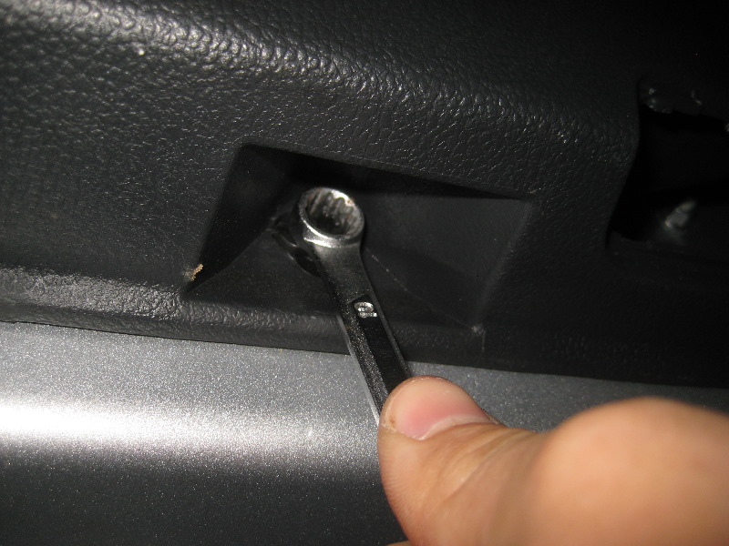 2012-2015-VW-Passat-Interior-Door-Panel-Removal-Guide-045