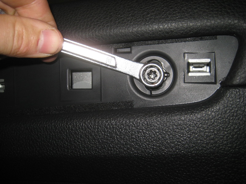 2012-2015-VW-Passat-Interior-Door-Panel-Removal-Guide-048