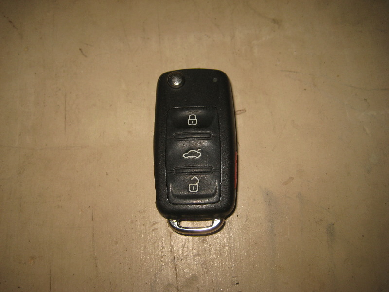 2012-2015-VW-Passat-Key-Fob-Battery-Replacement-Guide-001