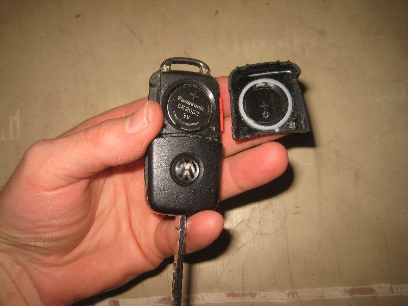 2012-2015-VW-Passat-Key-Fob-Battery-Replacement-Guide-006
