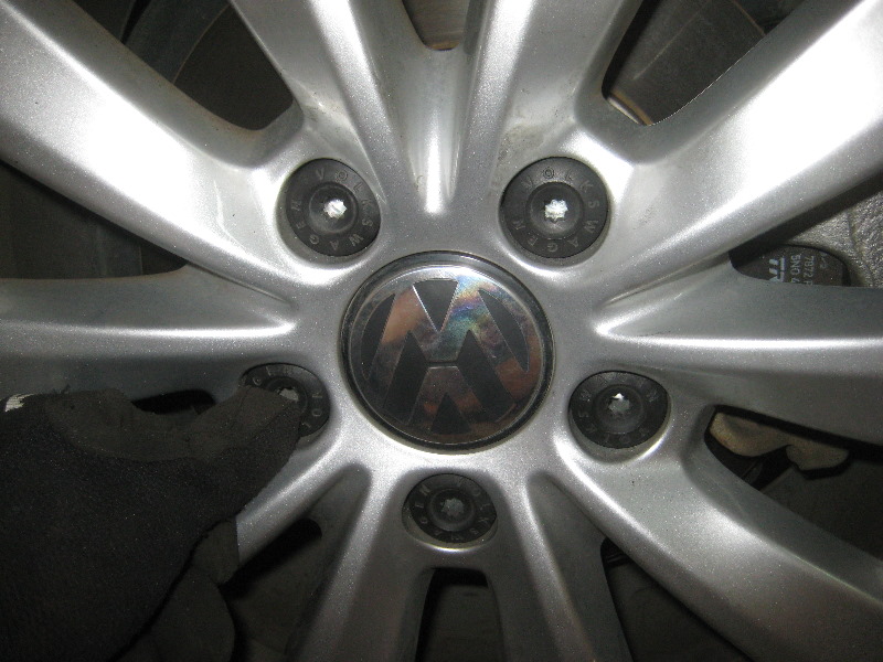 2012-2015-VW-Passat-Rear-Disc-Brake-Pads-Replacement-Guide-038