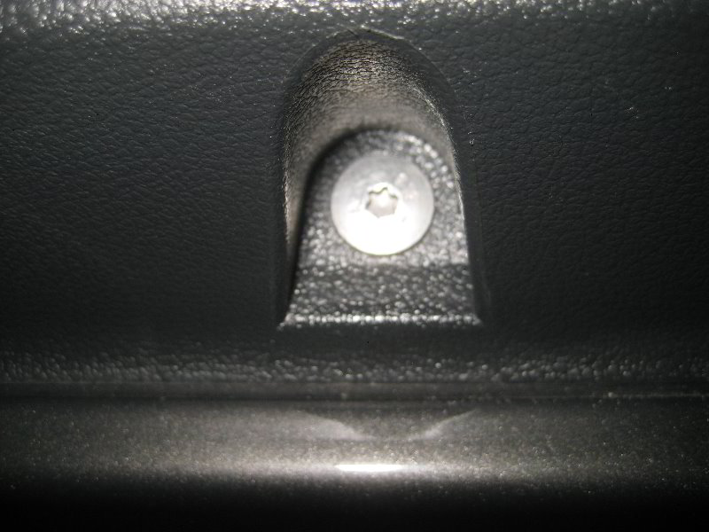 VW-Tiguan-Interior-Door-Panel-Removal-Guide-012