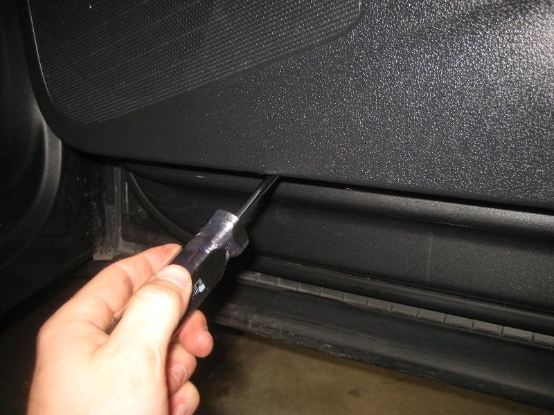 VW-Tiguan-Interior-Door-Panel-Removal-Guide-013